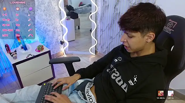 OLIIVER_TAY Pertunjukan Webcam