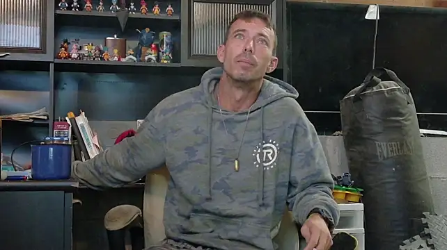 TheInexperiencedCatfish Show in webcam