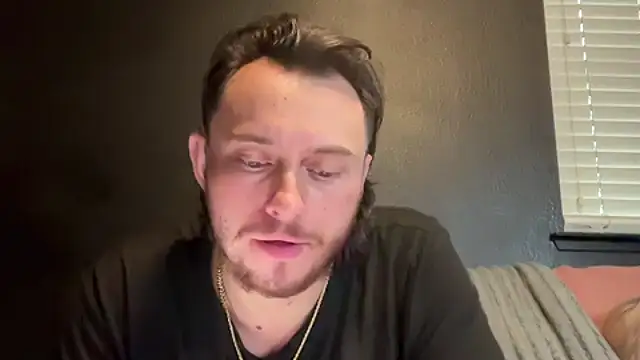 Show modela hungandcloudy na web-kameri