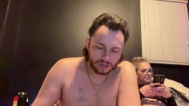 hungandcloudy Show in webcam