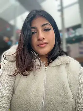 ValeSandoval Show in webcam