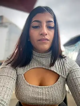 ValeSandoval Show in webcam