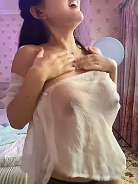 love-yiyi 在線直播表演