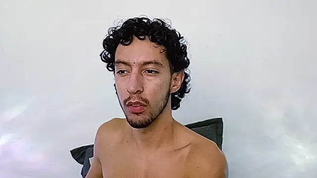 Show modela DorianRoss na web-kameri