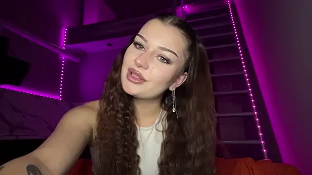 EliseNomik's Live XXX Chat