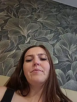 MilaMature's Live XXX Chat