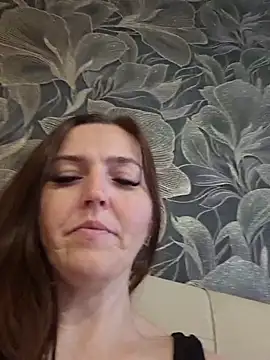 Chatroom XXX en direct de MilaMature