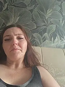 MilaMature Adlı Modelin Canlı XXX Sohbeti