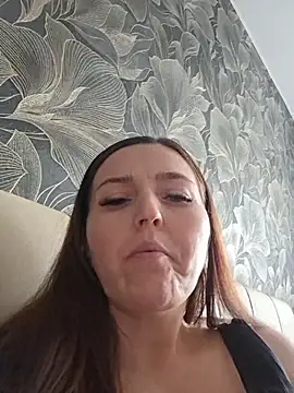 Chat XXX en directo de MilaMature