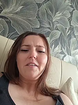 MilaMature's Live XXX Chat