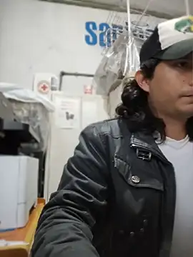 Show modela EmmanuelSEX666 na web-kameri