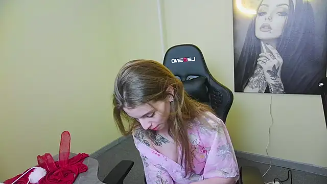 Lovepure Show in webcam