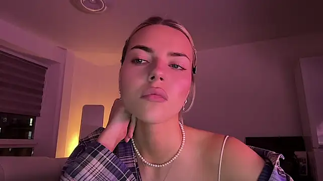 ChristelDuncombe Show in webcam