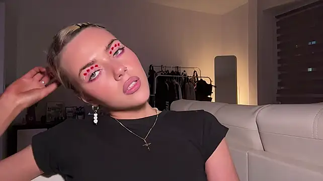 Show modela ChristelDuncombe na web-kameri