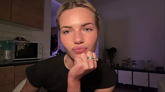 Show modela ChristelDuncombe na web-kameri