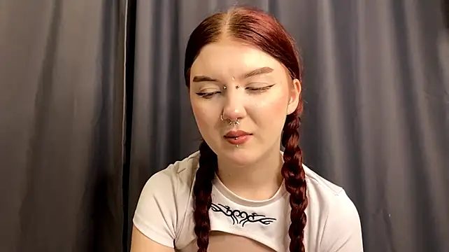 ThuyValentini Show in webcam