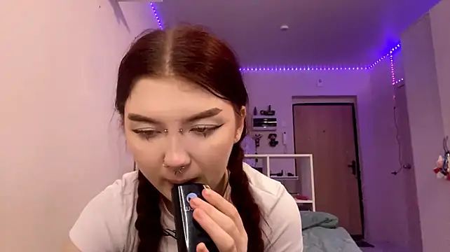 ThuyValentini Adlı Modelin Canlı XXX Sohbeti
