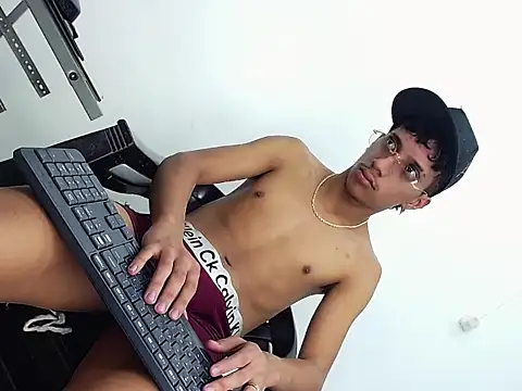 הופעת וובקאם של brayan__hot__