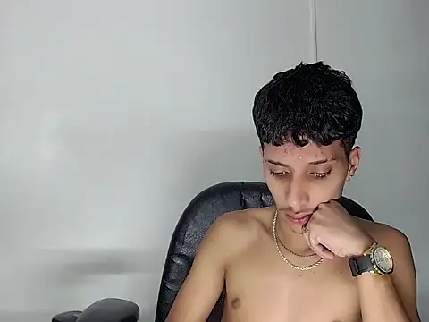 brayan__hot__ Adlı Modelin Canlı XXX Sohbeti