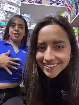 NaraAndNyla Show in webcam