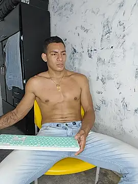 SantiHardXL Webcamshow