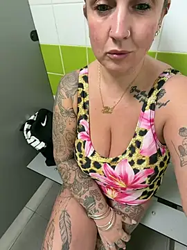 Blondeskler77's Webcam Show