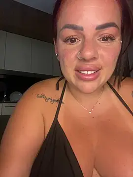 צ'אט XXX בשידור חי של Kiara_Knightz