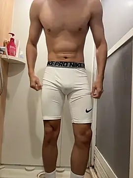 saltymuscleboy 在線直播表演