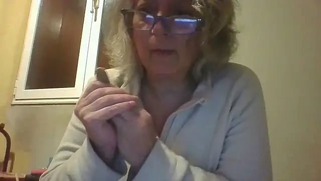 Chat +18 de MadameLux ao vivo