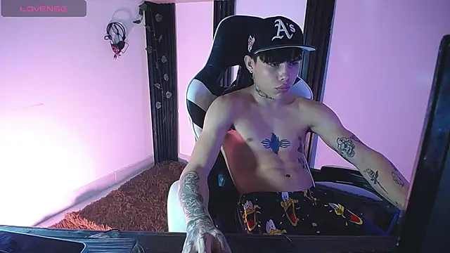Show modela TONNY_HOT18 na web-kameri