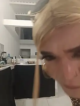 ShainaMonroe webcam show