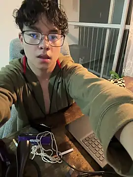 Show modela zerottemmm na web-kameri