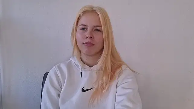 Show modela ErnestineBagge na web-kameri
