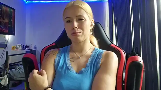 ErnestineBagge Adlı Modelin Canlı XXX Sohbeti