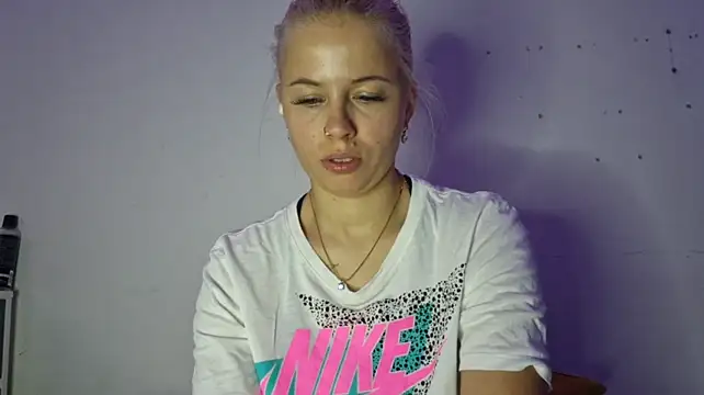 ErnestineBagge Adlı Modelin Canlı XXX Sohbeti