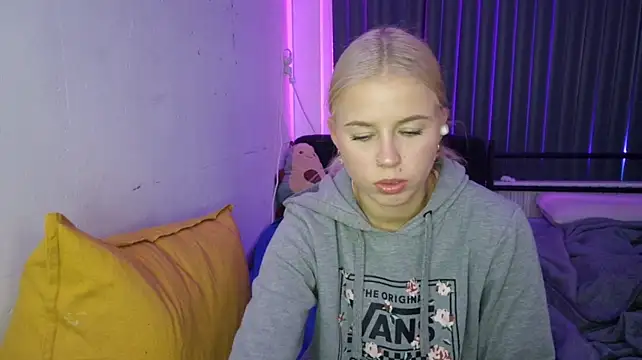 ErnestineBagge élő XXX-chatje