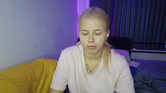 ErnestineBagge's Live XXX Chat