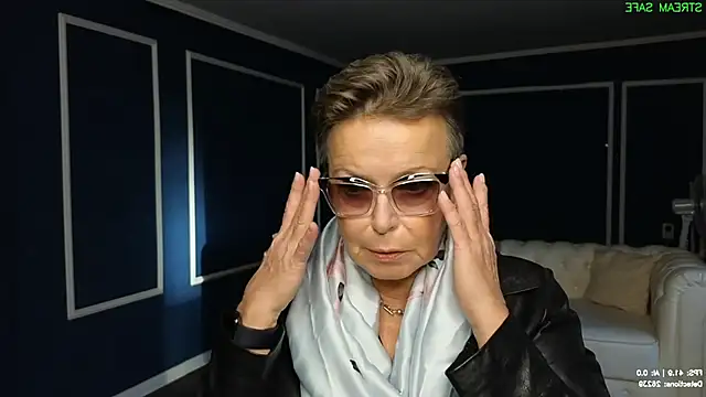 Lia_Lightn Webbikameraesitys