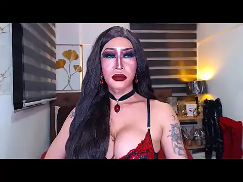 Show modela DominateMistressTyra na web-kameri
