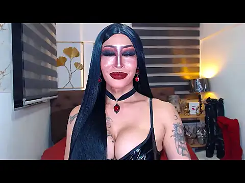 Show modela DominateMistressTyra na web-kameri