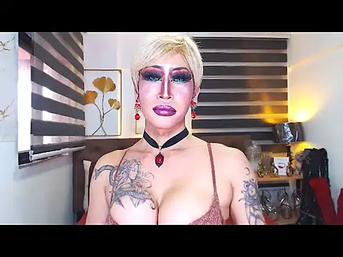 Show modela DominateMistressTyra na web-kameri