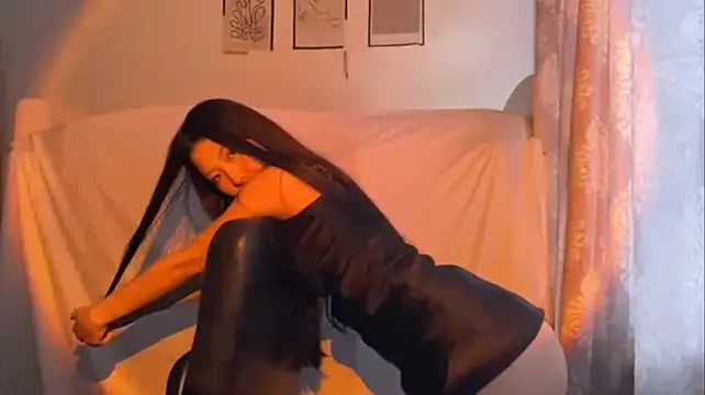 SilvaAmsler's Live XXX Chat