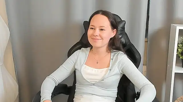 Show modela EunaBux na web-kameri