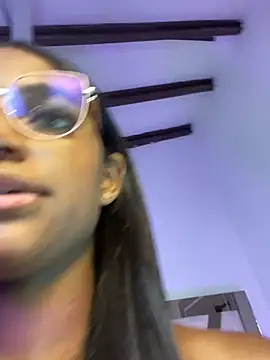 הופעת וובקאם של MiaaHoward