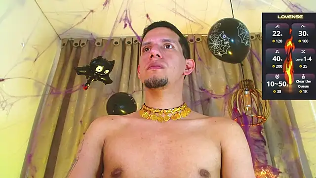 Show modela _Dominic_Smith_ na web-kameri