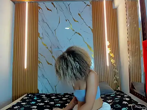 naia_heart webcam show