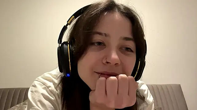 ArriSatty Pertunjukan Webcam