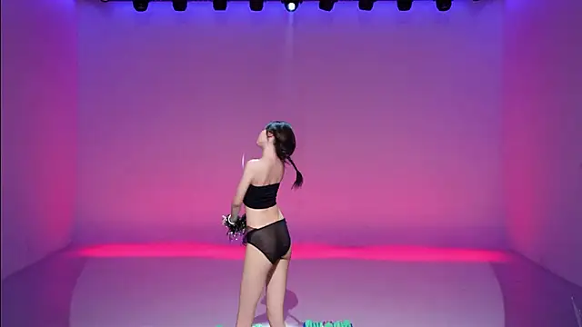 CHILI-77 网络视讯表演