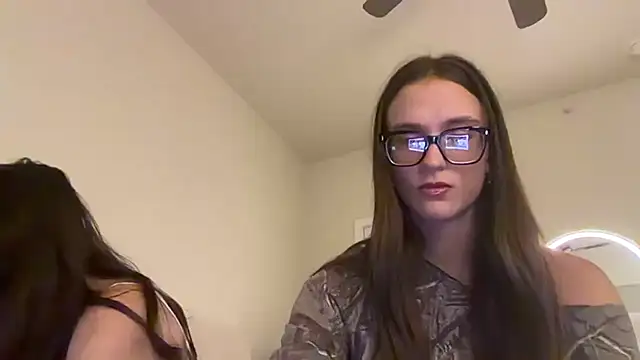 Show modela sydneyharperx na web-kameri