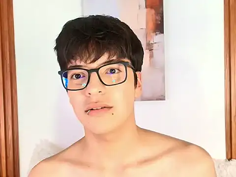 Pokazy przed kamerką – Milo_Wolff